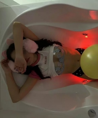 Огонь в постели и дьявольски обольстительная красотка сделает твои фантазии реальностью. Приезжай ко мне, и я покажу тебе настоящее наслаждение. Только для истинных ценителей! 741, 19 лет